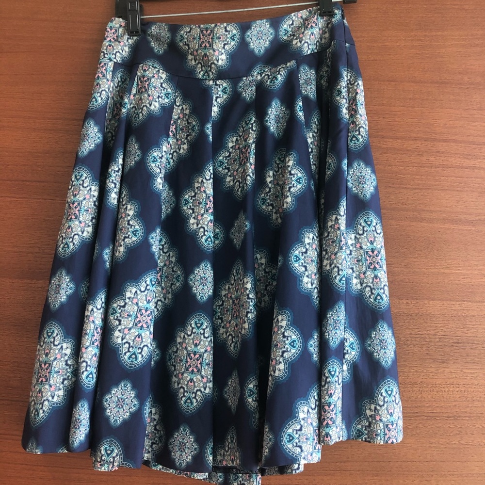 Ann Taylor Navy floral skirt